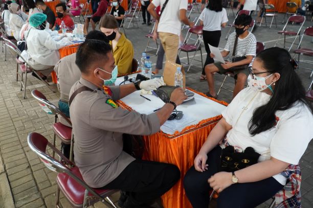 cek tensi sebelum vaksinasi